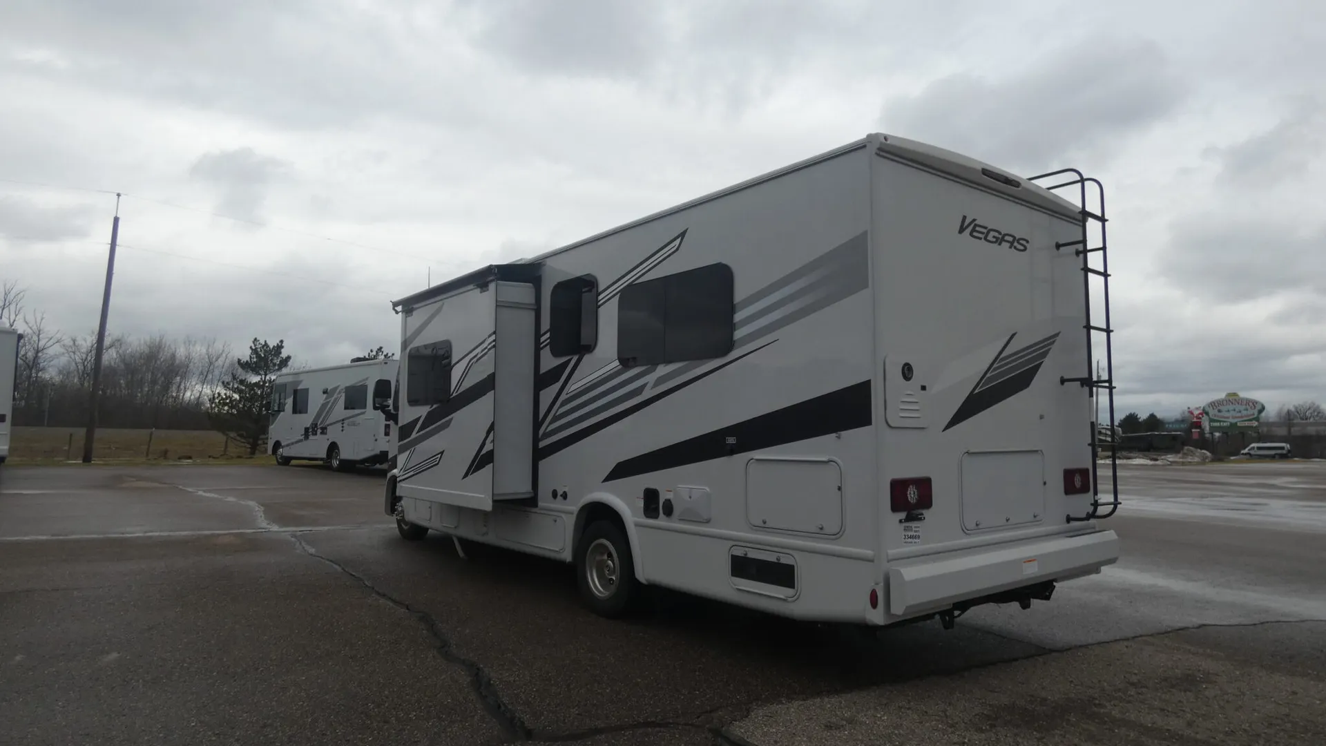 2026 Thor Motor Coach Vegas 26.1 - Photo 4