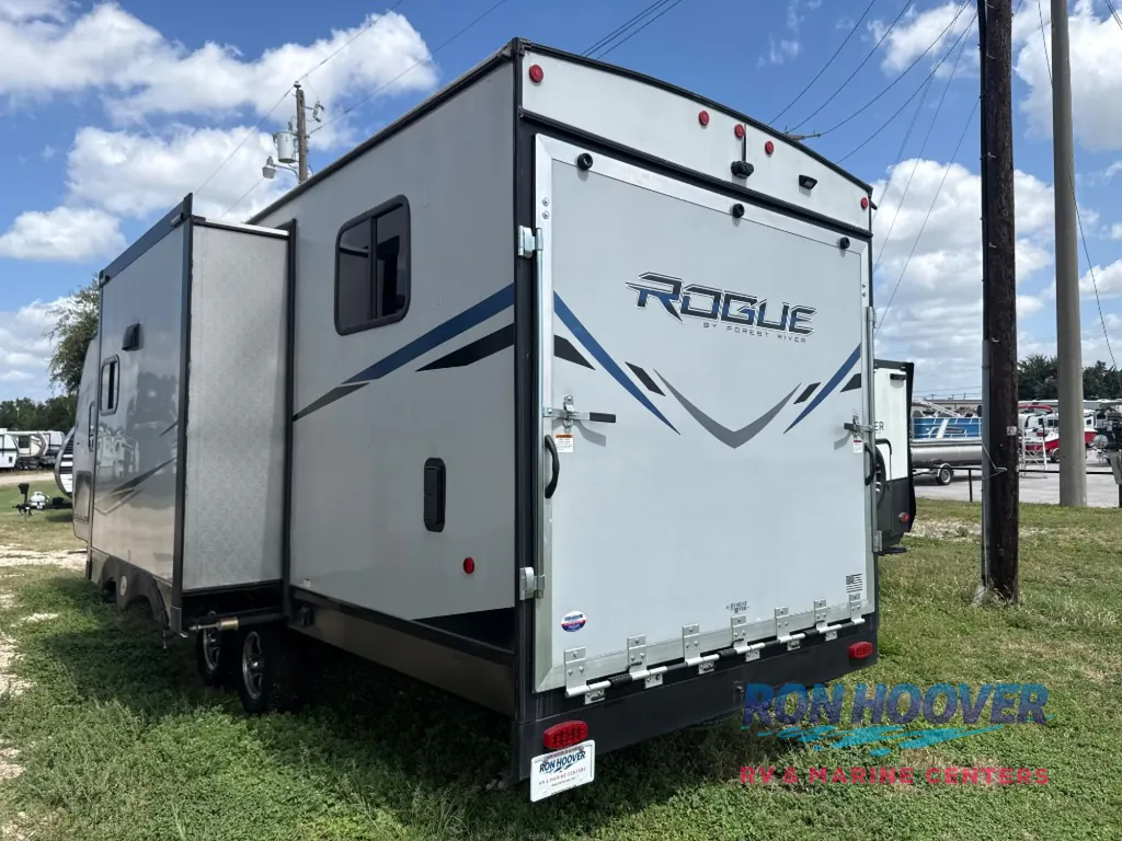 2022 Forest River Vengeance Rogue 26V, Photos photo 3