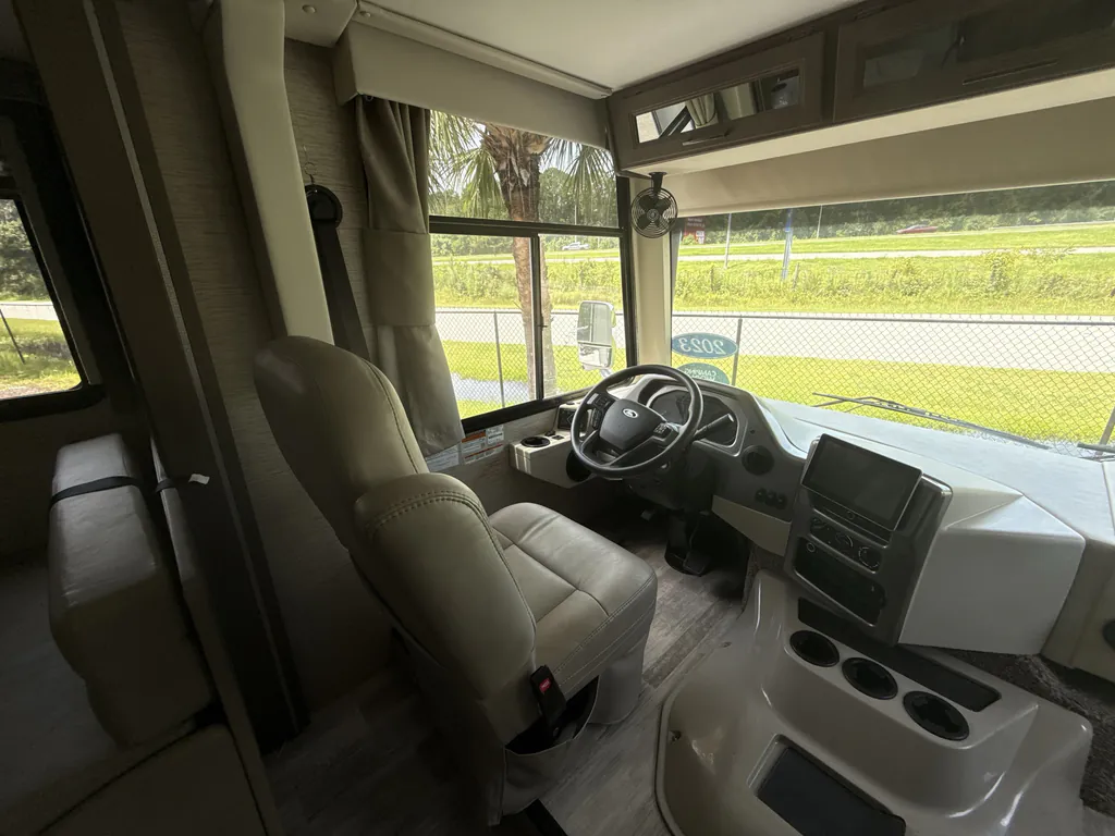 2023 Thor Motor Coach Freedom Traveler A32, Photos photo 9