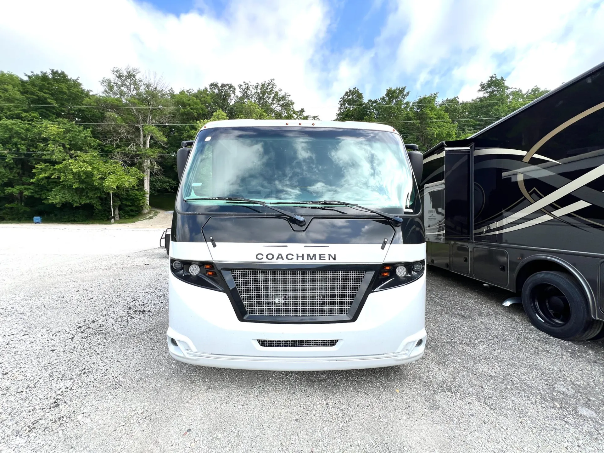2025 Coachmen Euro 25LE - Photo 3