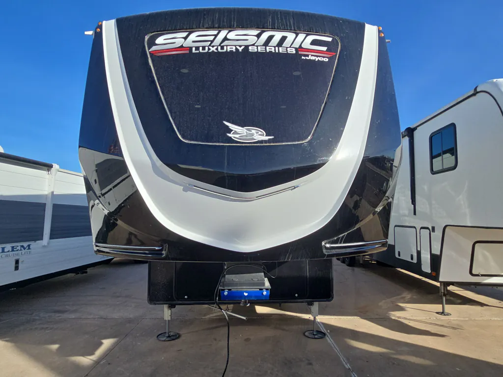 2025 Jayco Seismic Luxury Series 4113, Photos photo 4