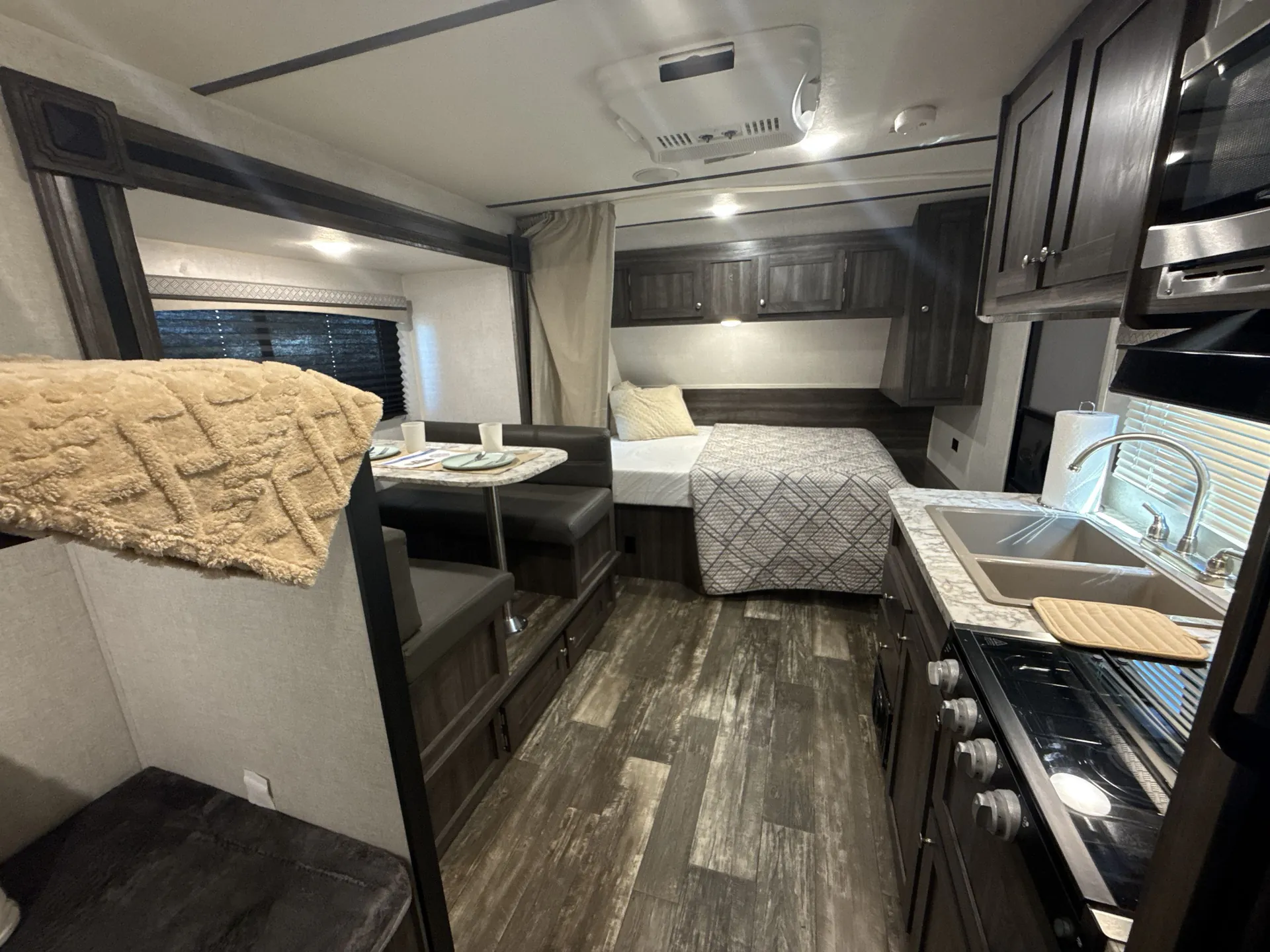 2020 Starcraft Autumn Ridge 180BHS — living area main