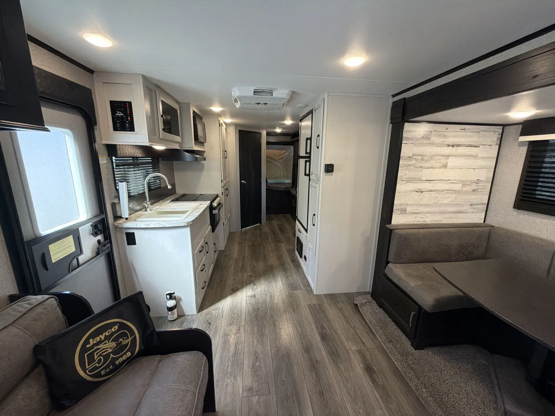 2020 Jayco Jay Feather X23E — living area main