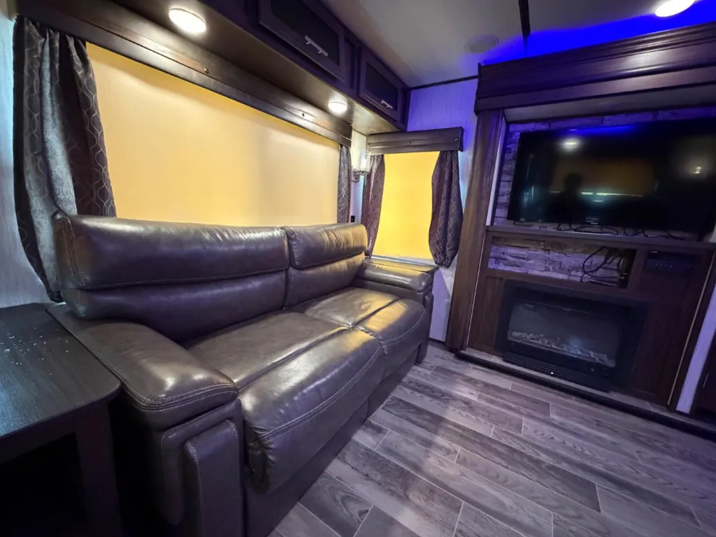 2019 Forest River Cherokee Alpha Wolf 26RL, Photos photo 8