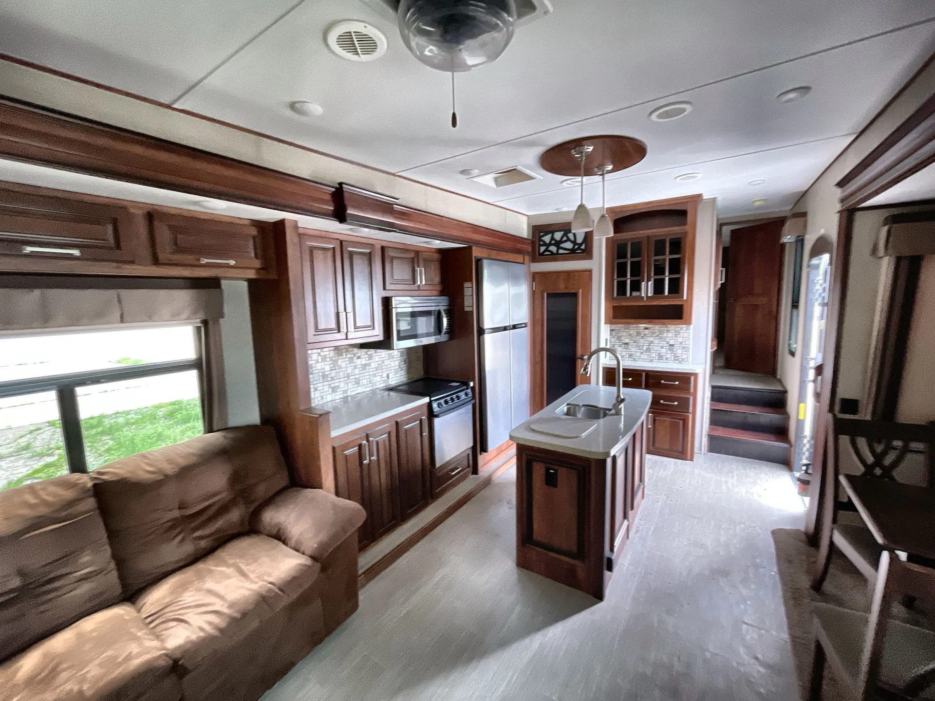 2018 Keystone Avalanche 300RE — living area main