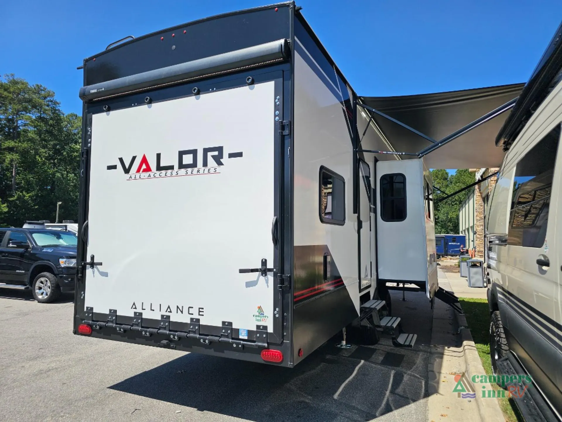 2026 Alliance RV Valor 32A10 - Photo 4