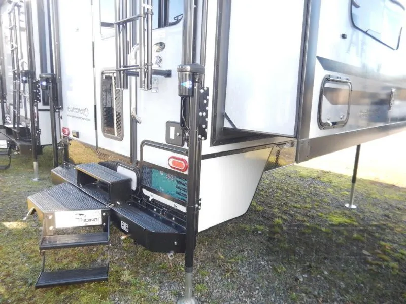 2026 Northwood Arctic Fox Camper 990 - Photo 4