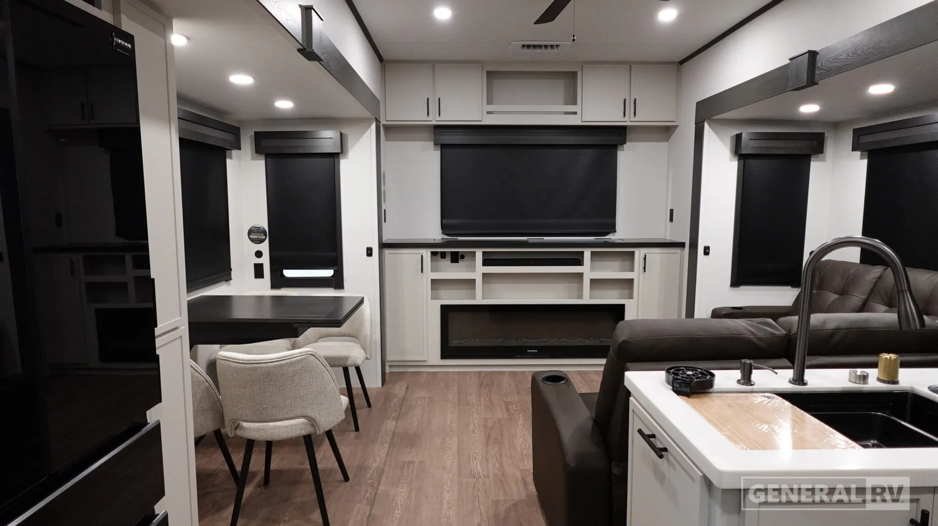 2027 Prime Time RV Sanibel 34LOUNGE - Photo 3