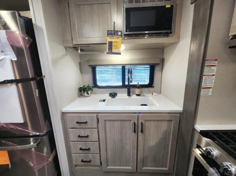 2026 Coachmen Catalina Legacy Edition 323MAZE, Photos photo 9