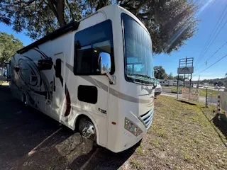2017 Thor HURRICANE 31S - Photo 3