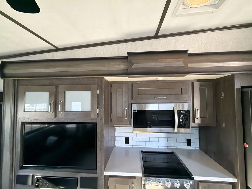 2019 Keystone Montana High Country 385BR, Photos photo 12