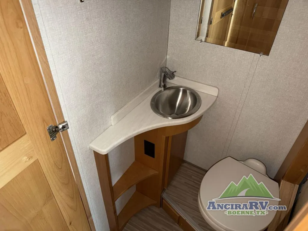 2018 Tiffin Wayfarer 24 TW, Photos photo 21
