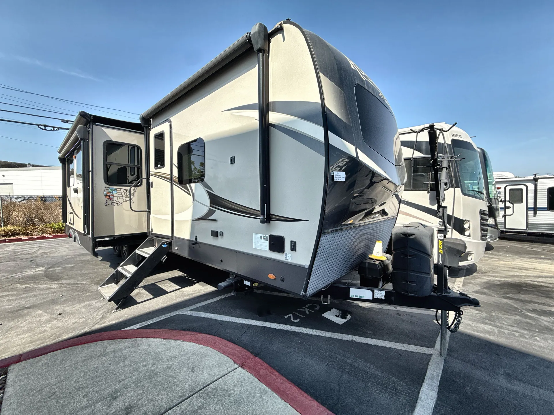 2021 Forest River Rockwood Signature Ultra Lite 8336BH - Photo 2