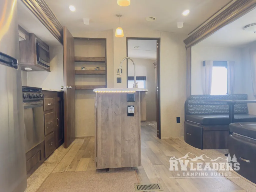 2017 Forest River Vibe 313BHS, Photos photo 23