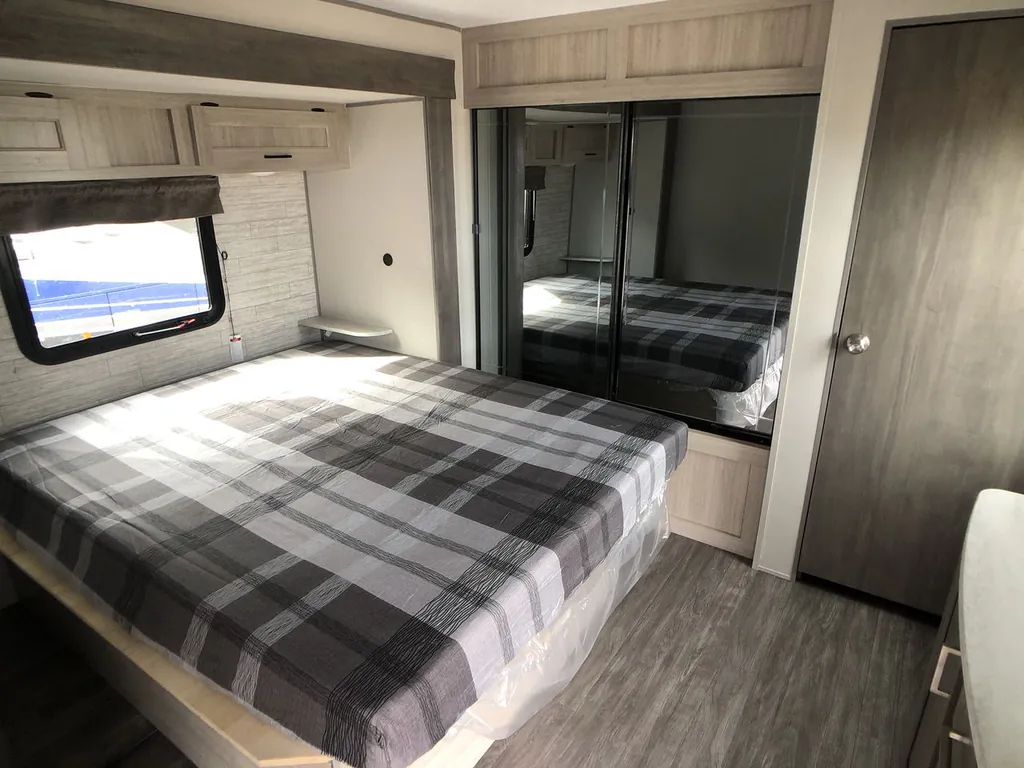 2026 Forest River Aurora 34BHTS 2 QUEEN BEDS, Photos photo 8
