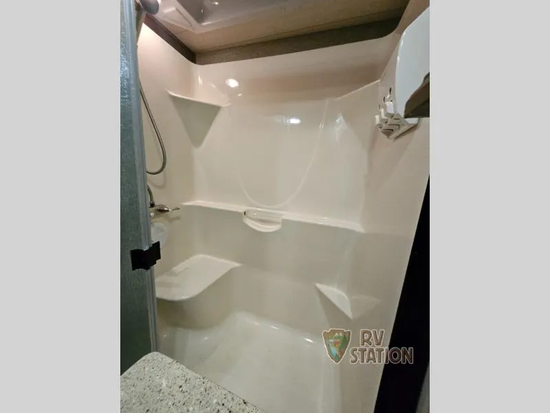 2015 Heartland Bighorn 3570RS - Photo 2