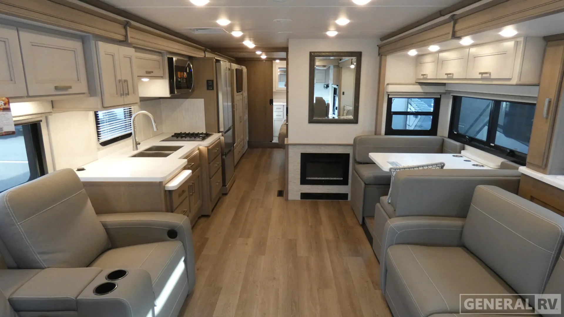 2026 Thor Motor Coach Riviera 38RB - Photo 3