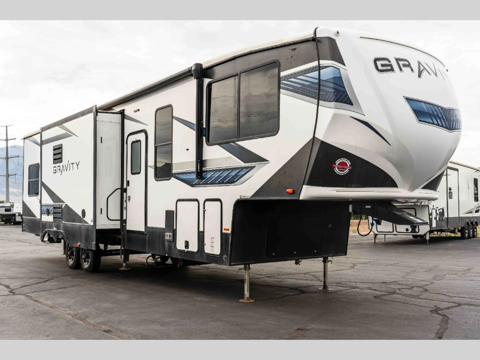 2021 Heartland Gravity 3550 - Photo 2