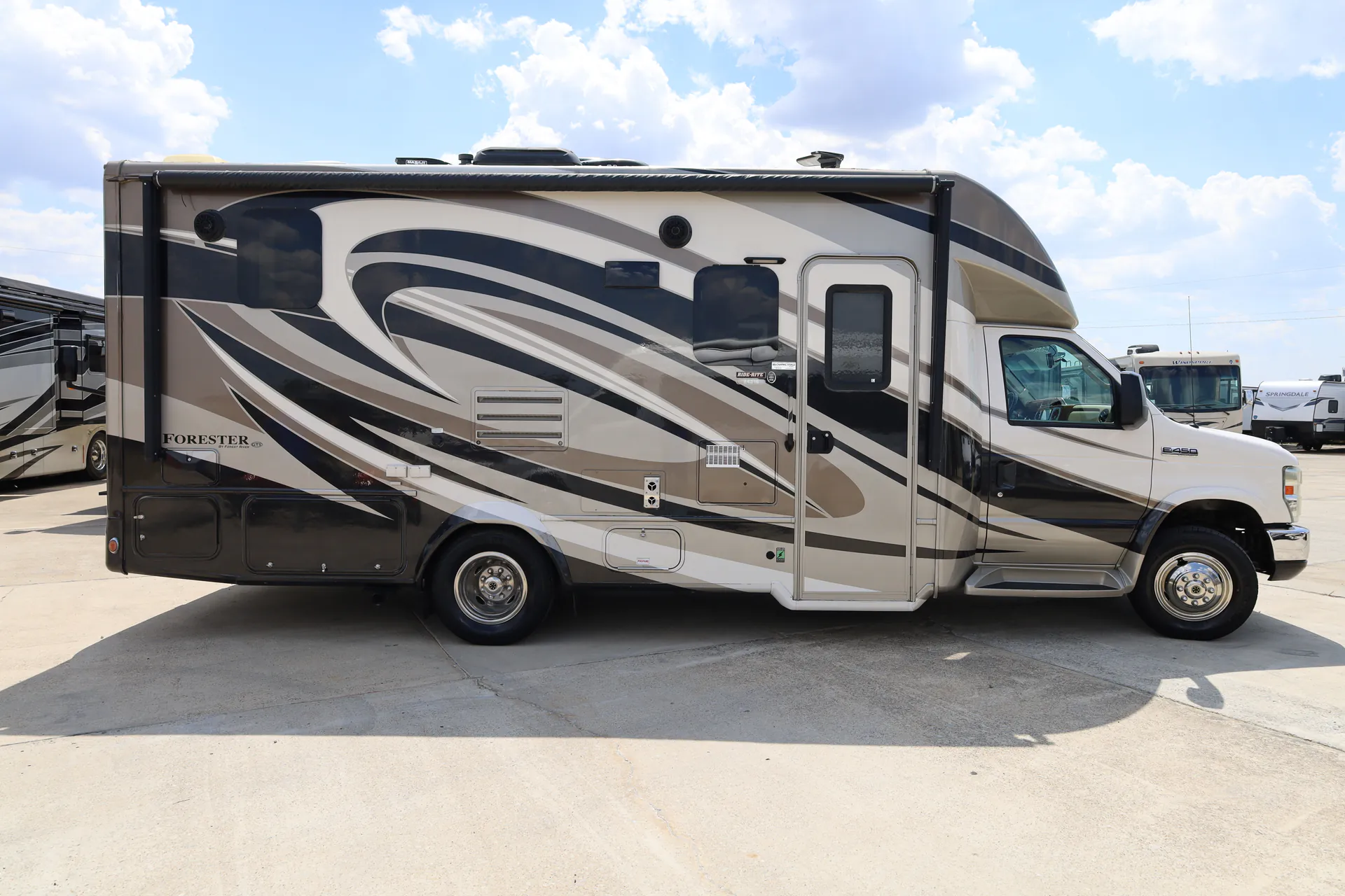 2016 Forest River Forester 2431S - Photo 3