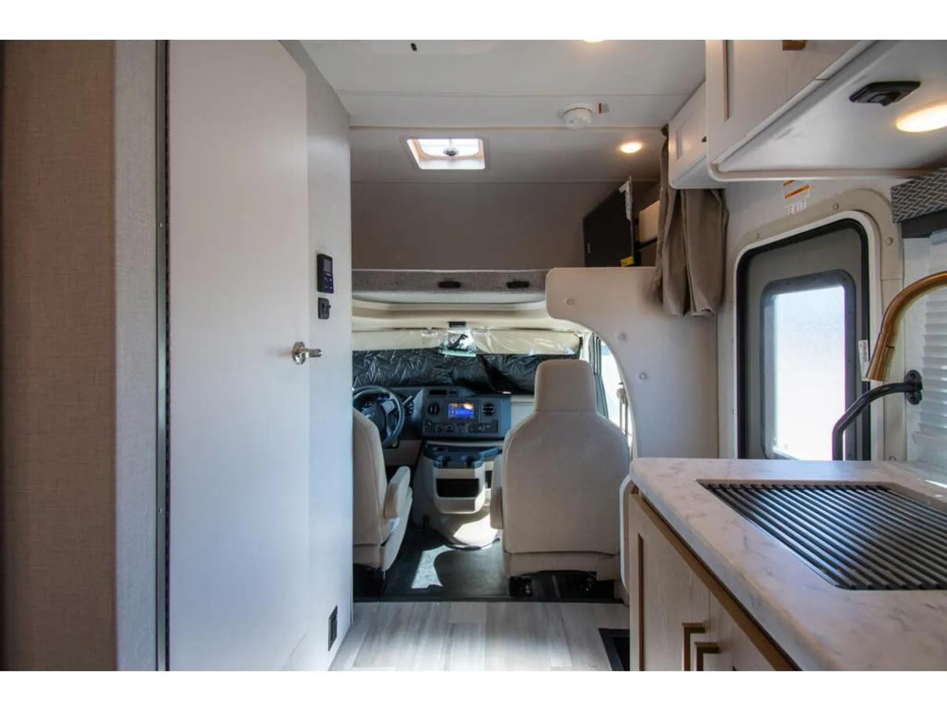 2026 Thor Motor Coach Four Winds 19Z - Photo 4