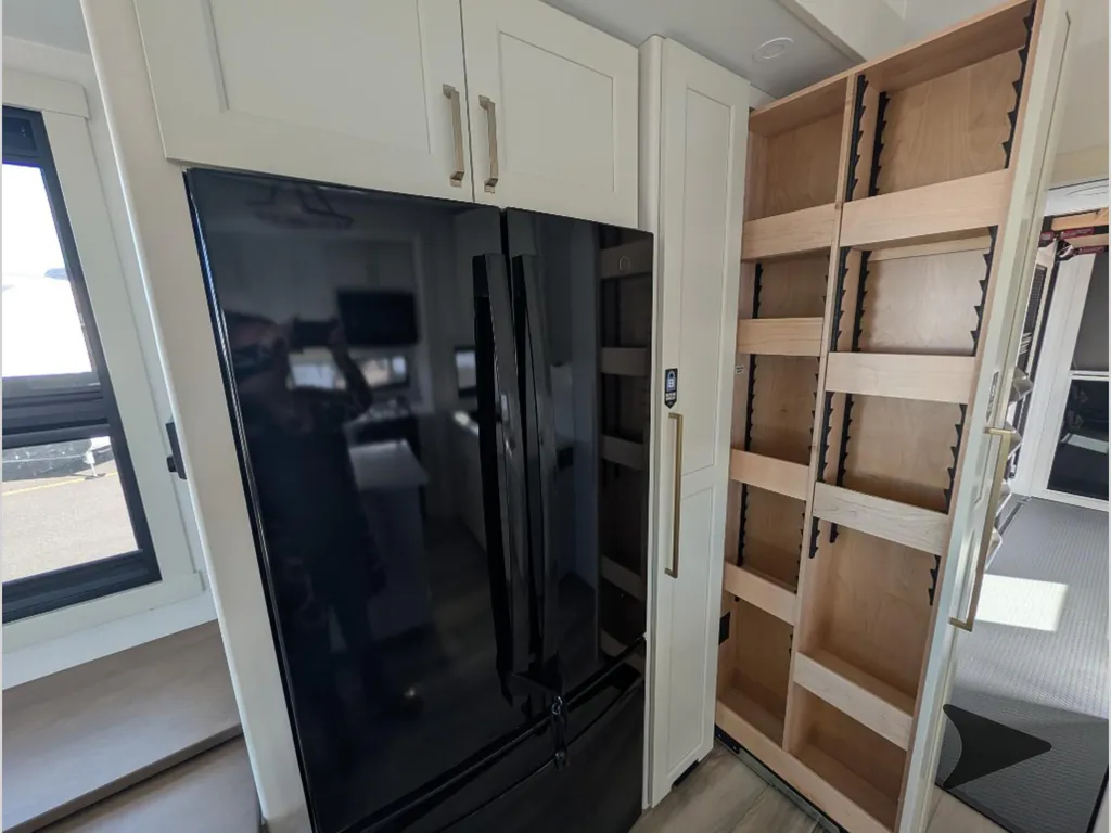 2027 Brinkley Model G 3970, Photos photo 13