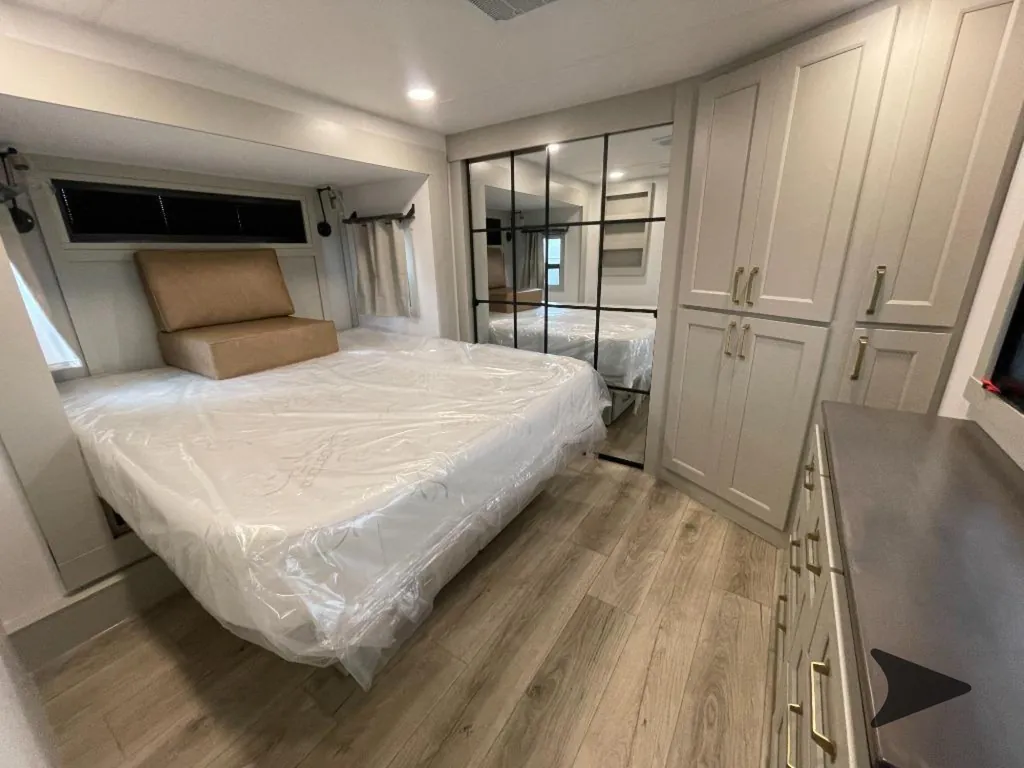 2026 Brinkley Model G 3950, Photos photo 58