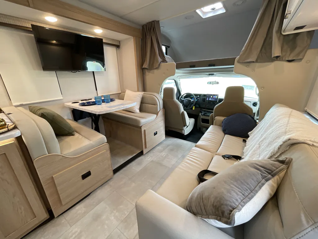 2026 Thor Motor Coach Freedom Elite 28HE, Photos photo 2