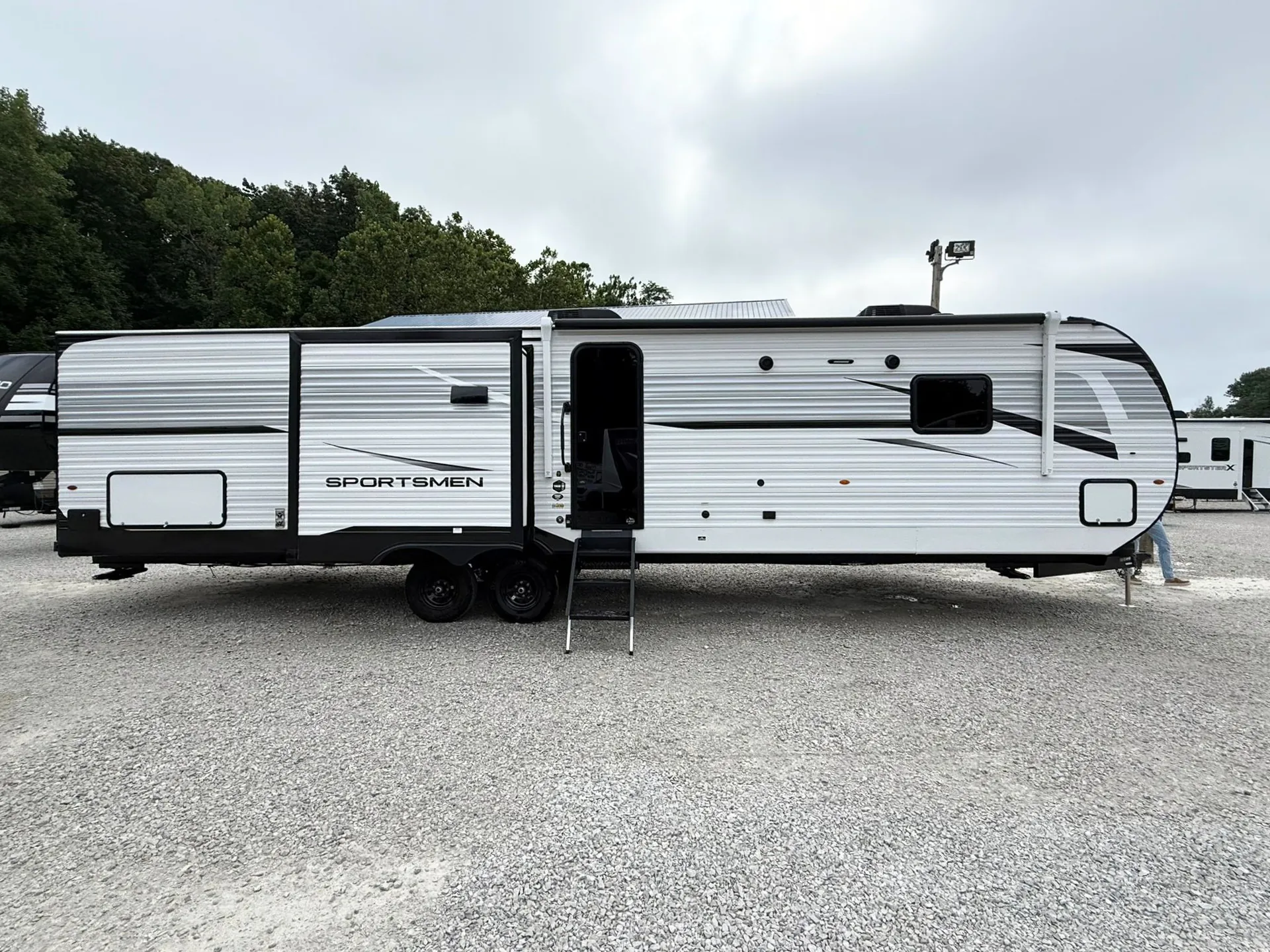 2027 K-Z Sportsmen SE 344BHKSE - Photo 4