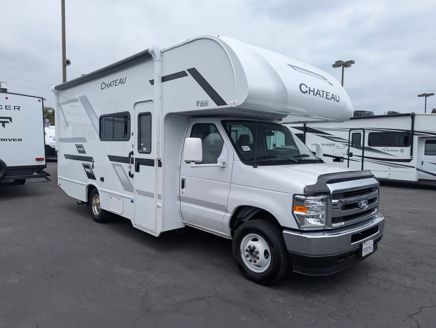 2026 Thor Motor Coach Chateau 22Z - Photo 2