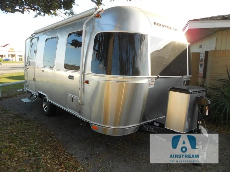 2026 Airstream Caravel 22FB - Photo 2