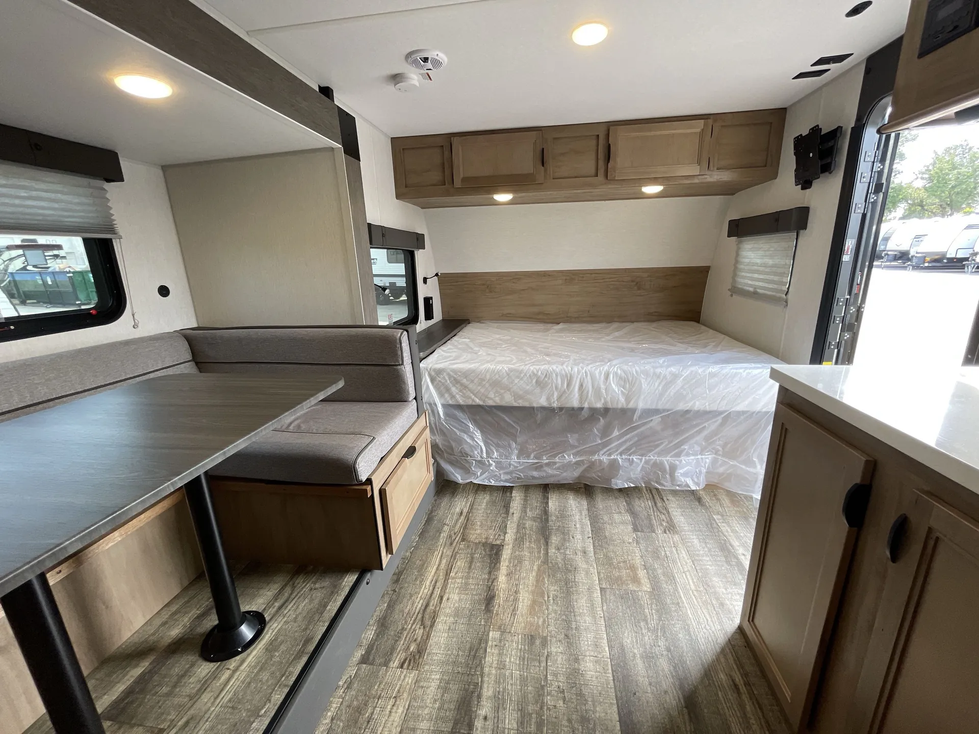 2024 Forest River Cherokee Wolf Pup Black Label 17JWBL — washer dryer
