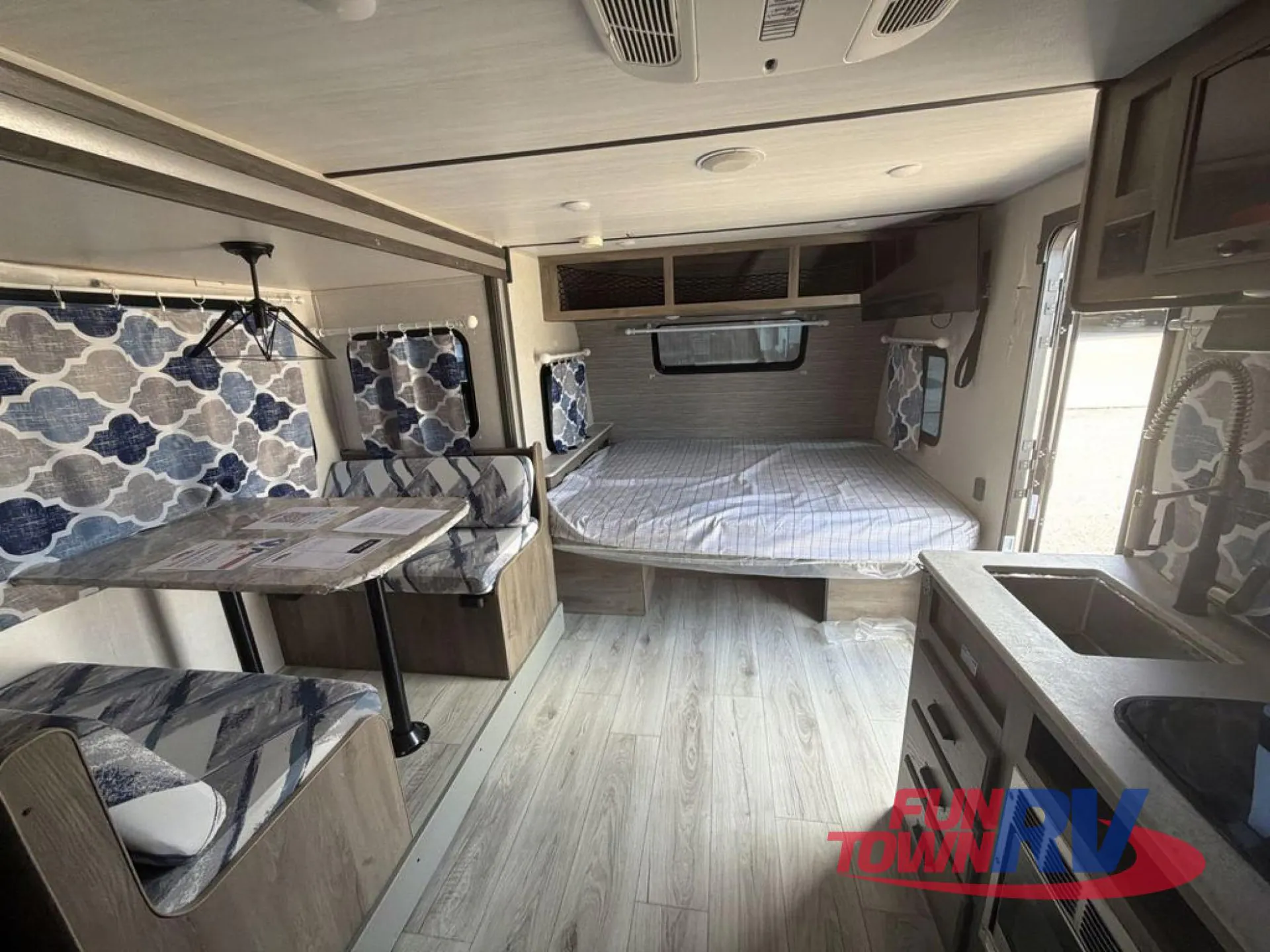2022 Forest River Surveyor Legend 19BHLE - Photo 3