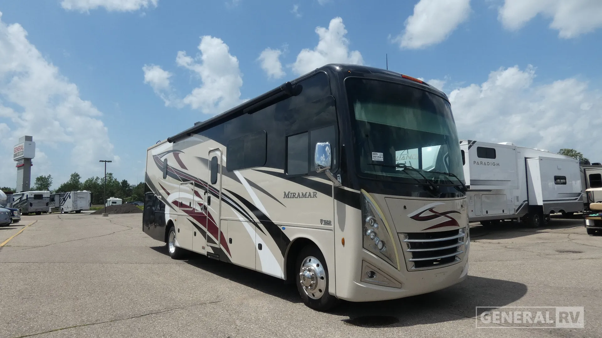 2022 Thor Motor Coach Miramar 34.6 - Photo 2