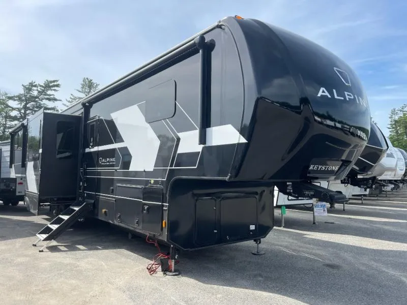 2026 Keystone Alpine Avalanche Edition 381DL - Photo 2