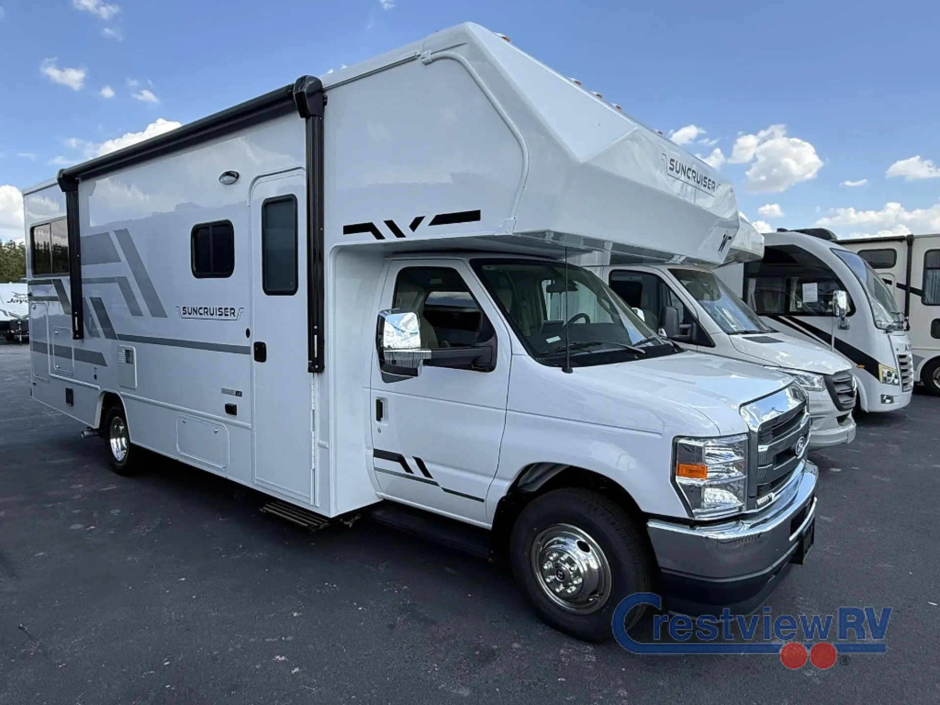 2027 Winnebago Suncruiser 24GG - Photo 3