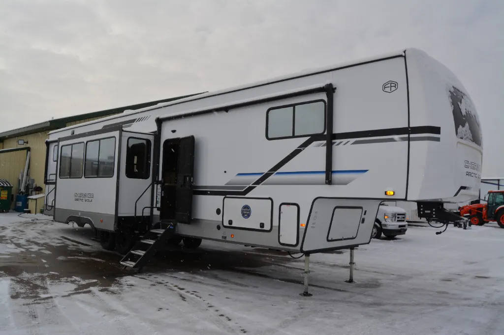 2025 Forest River Cherokee Arctic Wolf Suite 3850 SUITE - Photo 2