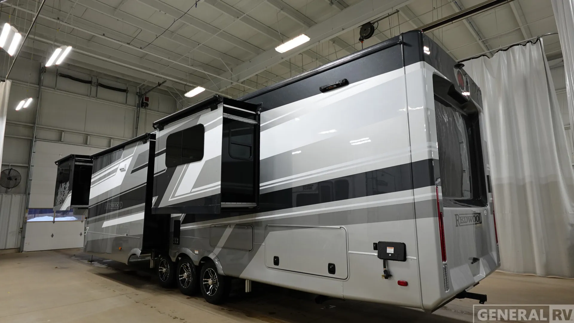2026 Crossroads RV Redwood 420FL - Photo 4