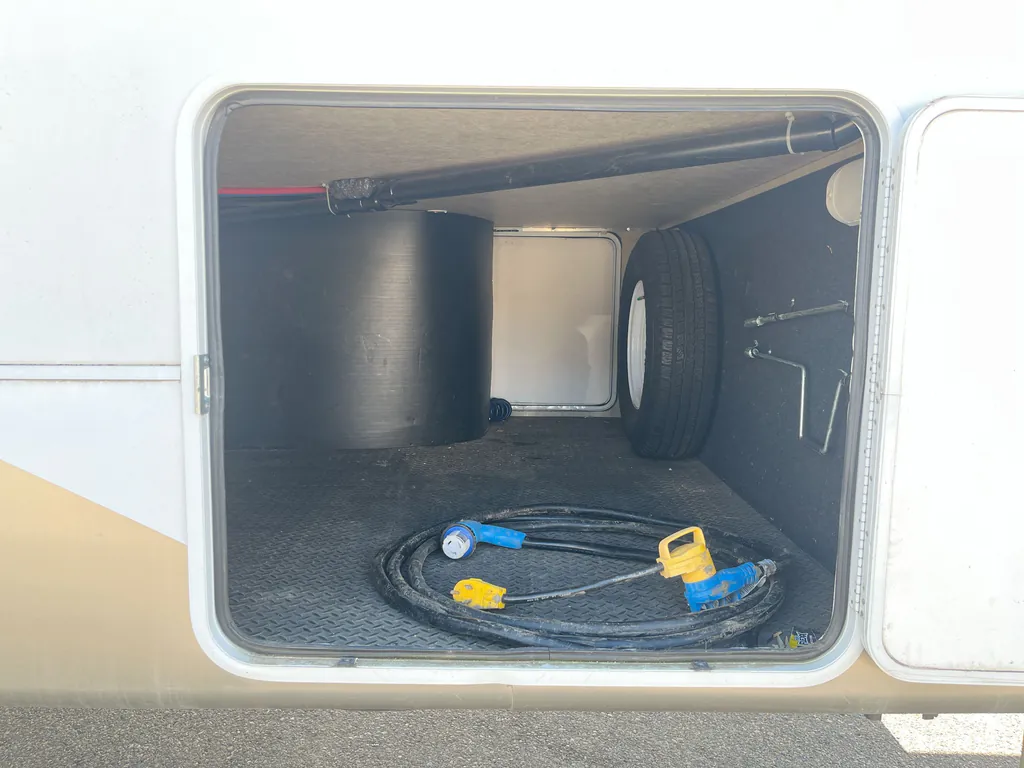 2015 Forest River Wildcat 331WP, Photos photo 10