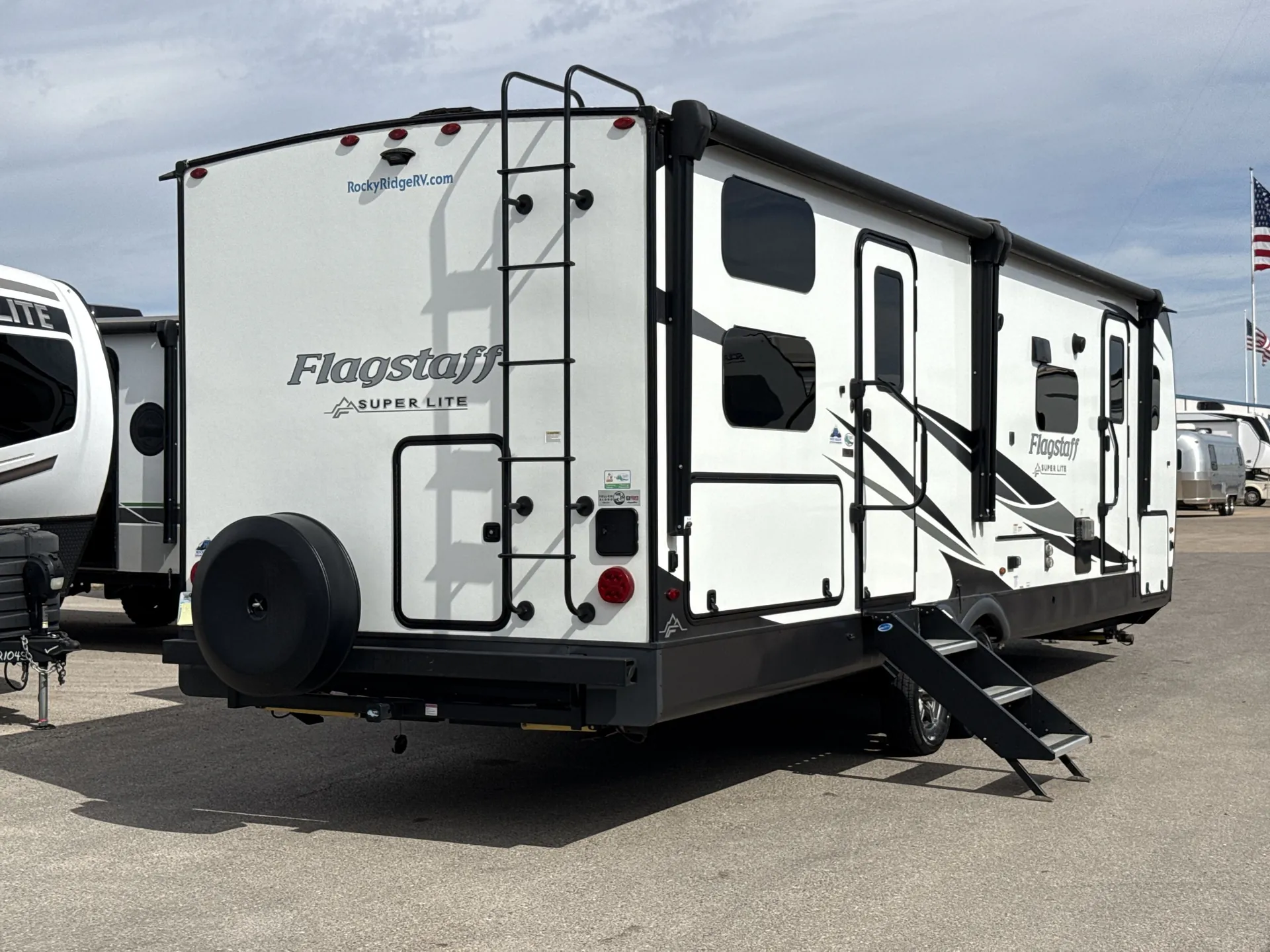 2023 Forest River Flagstaff Super Lite 27BHWS — backside