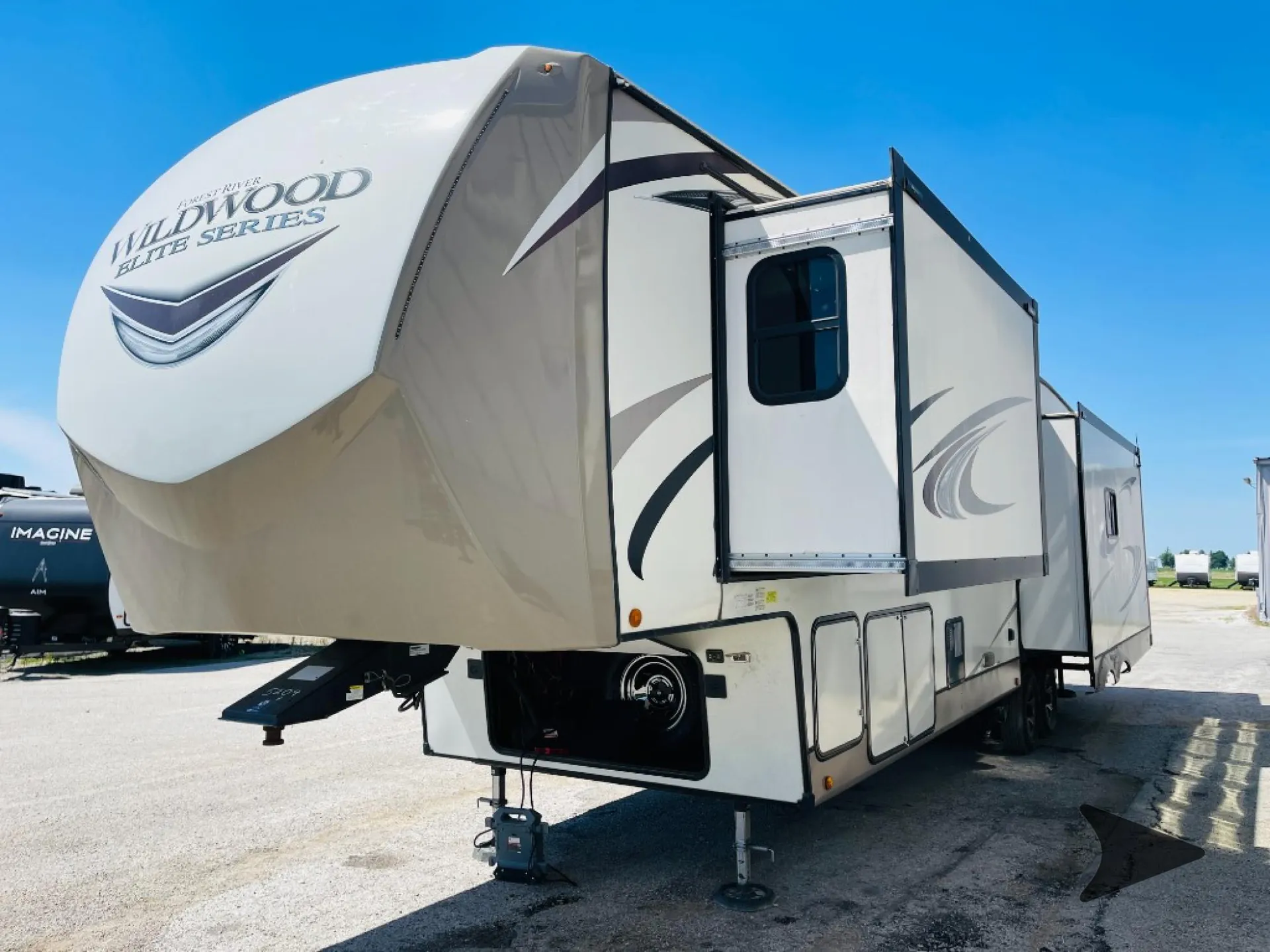 2021 Forest River Wildwood Heritage Glen Elite 34RL — Photo 6
