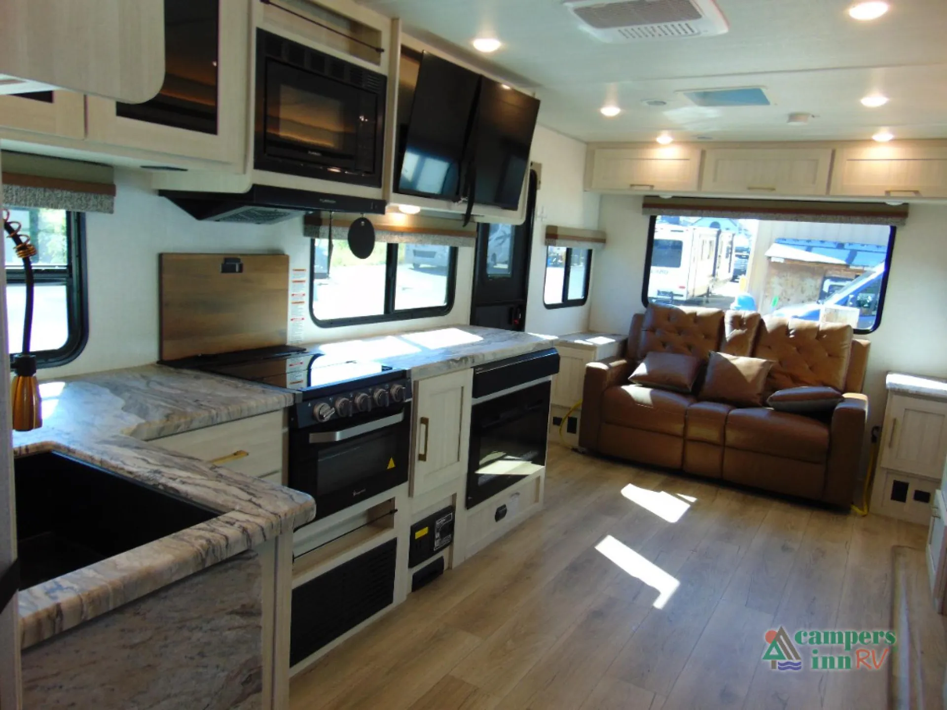 2024 Forest River Grand Surveyor 253RLS — Photo 6