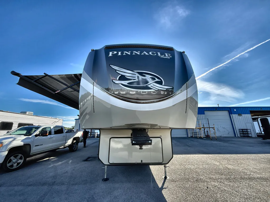 2018 Jayco Pinnacle 36FBTS, Photos photo 4