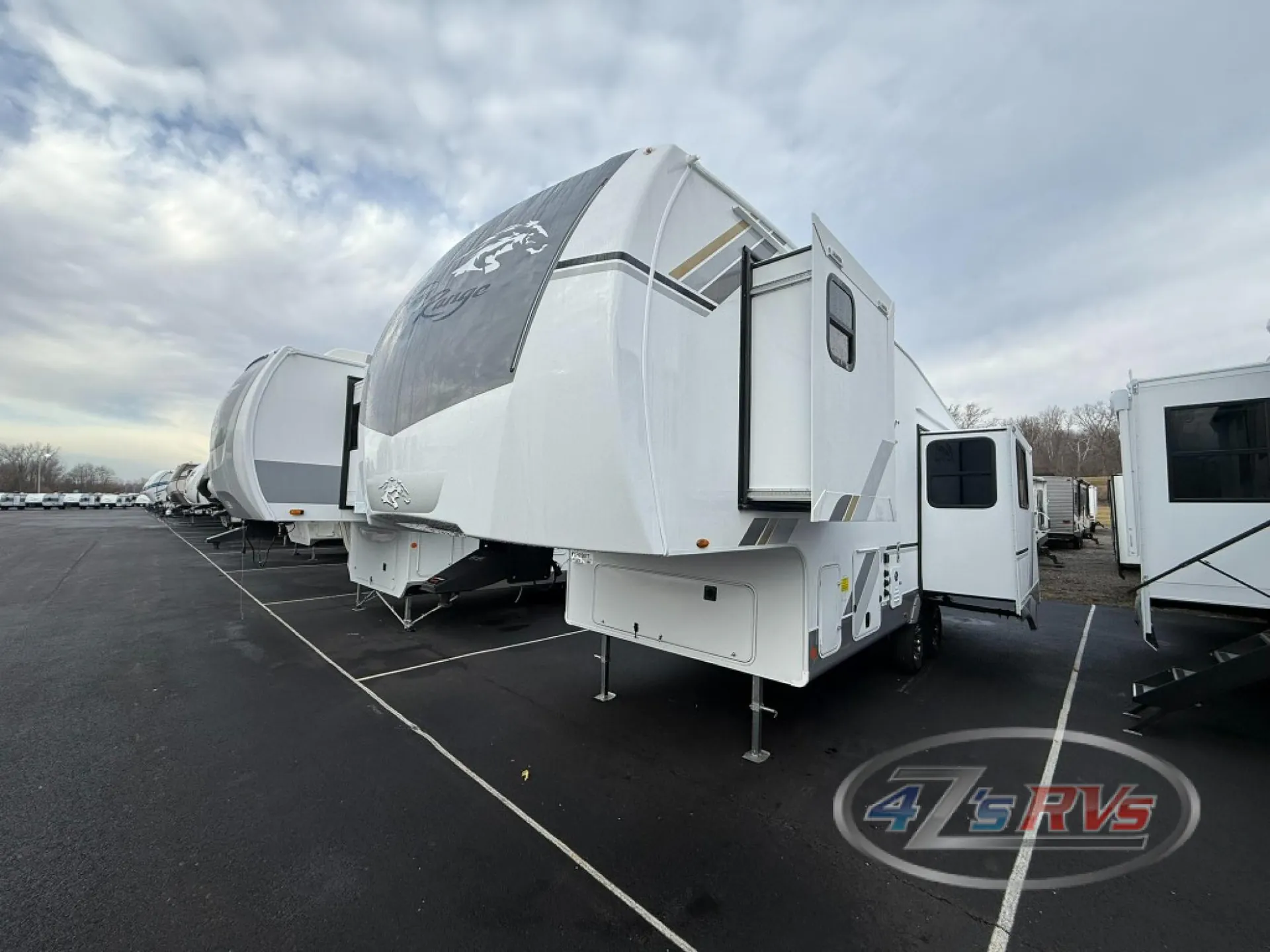 2026 Open Range RV Roamer Light Duty 24MLDS - Photo 3