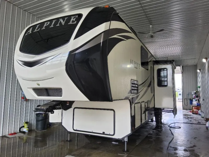 2018 Keystone RV Alpine 3800FK - Photo 3