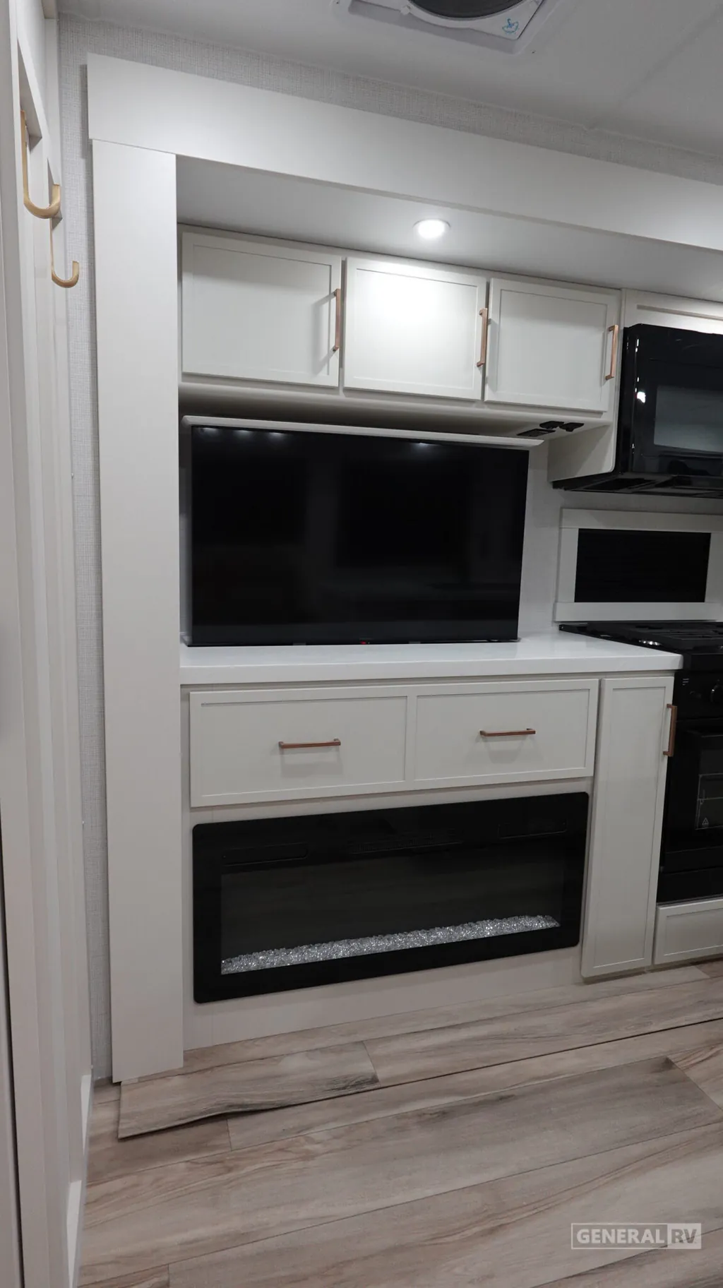 2027 Brinkley Model Z AIR 315, Photos photo 22