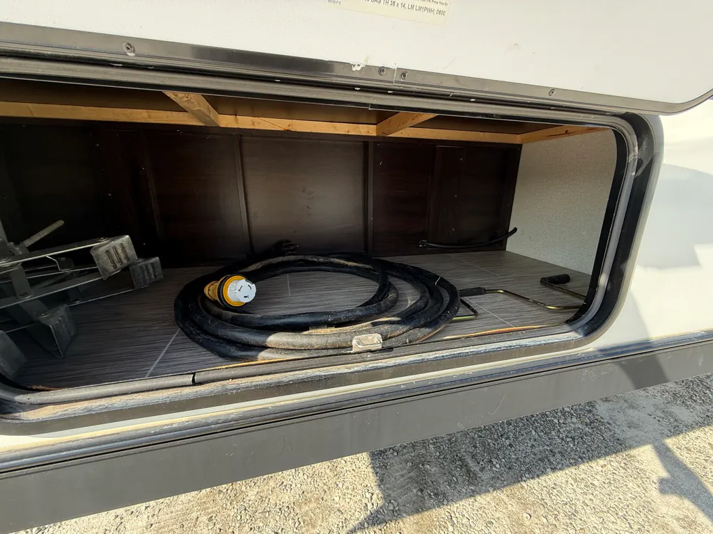 2019 Prime Time LaCrosse 3311RK, Photos photo 7