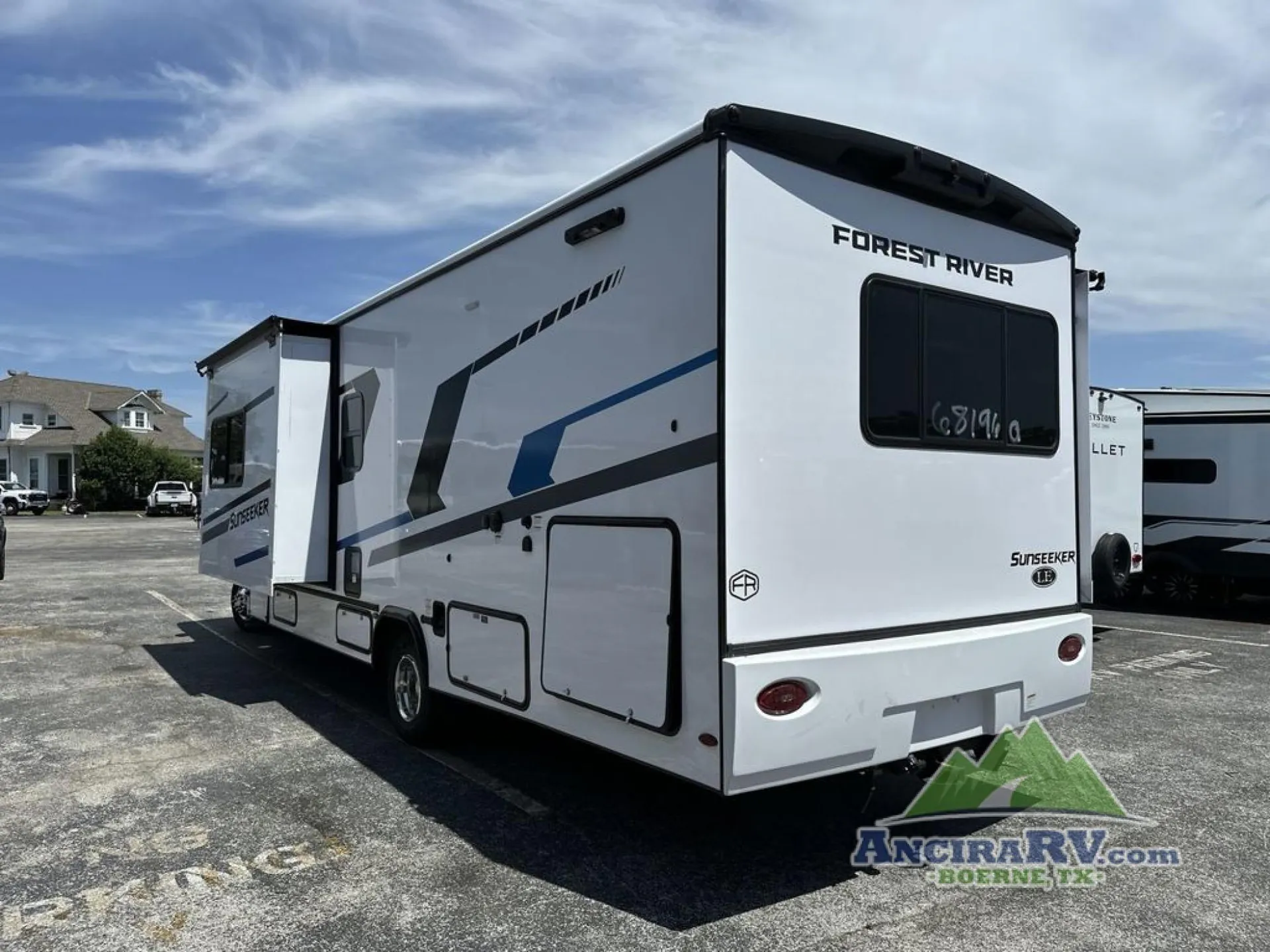 2026 Forest River Sunseeker LE 3250DSLE — Photo 5