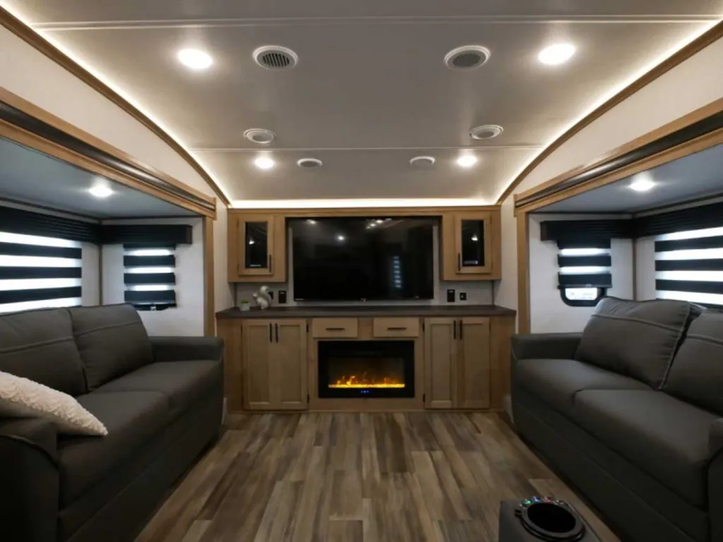 2023 Forest River Sabre 37FLH — Photo 7