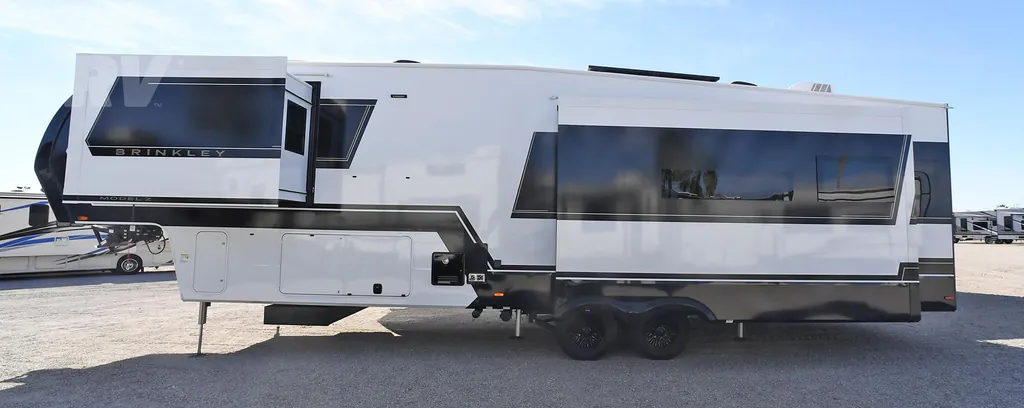 2026 Brinkley Model Z 3600, Photos photo 6