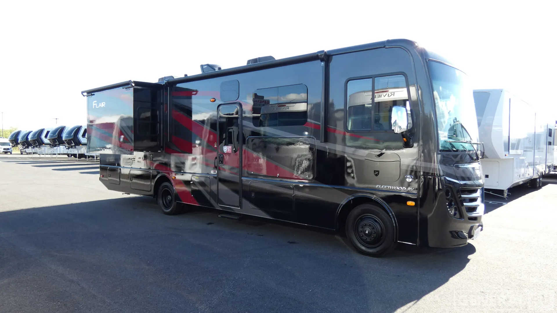 2026 Fleetwood Flair 32S - Photo 2